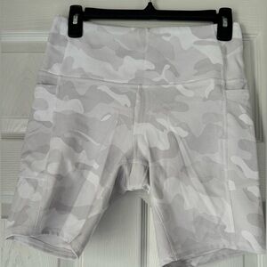 Women’s Medium White Camo Bike Shorts
